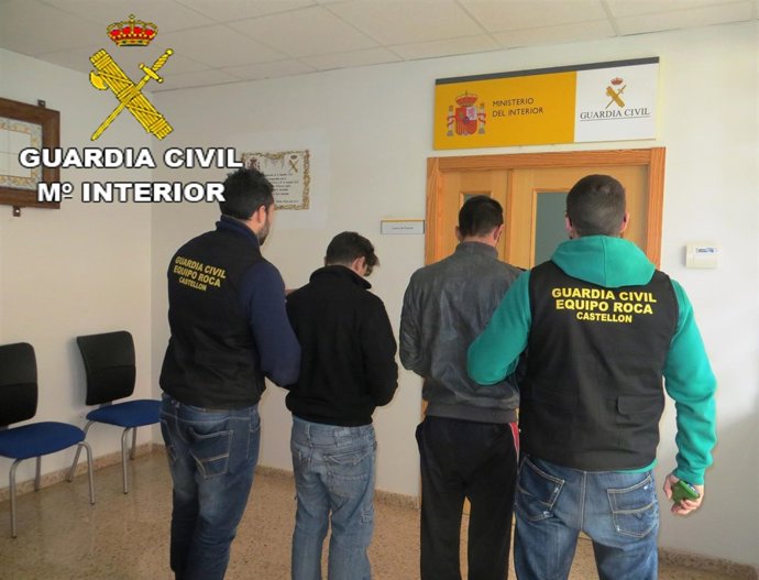 DETENIDOS POR CAUSAR DAÑOS EN VEHÍCULOS 