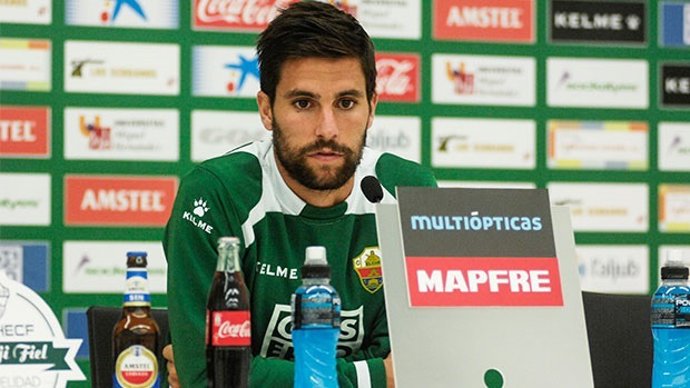 Adrián González, jugador del Elche CF