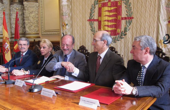 Firma del convenio entre el Ayuntamiento de Valladolid y Michelin