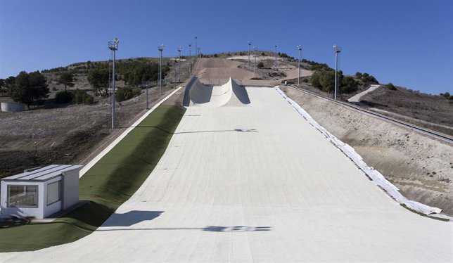 Desmontaje de la parte superior de la pista de Meseta Ski 