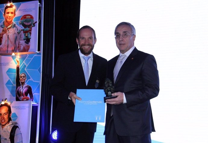 Alejandro Blanco, condecorado por el Comité Olímpico de Guatemala