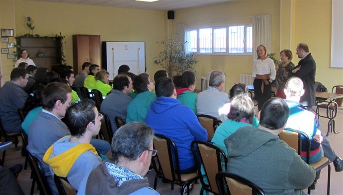 Personas con discapacidad en la jornada sobre consumo