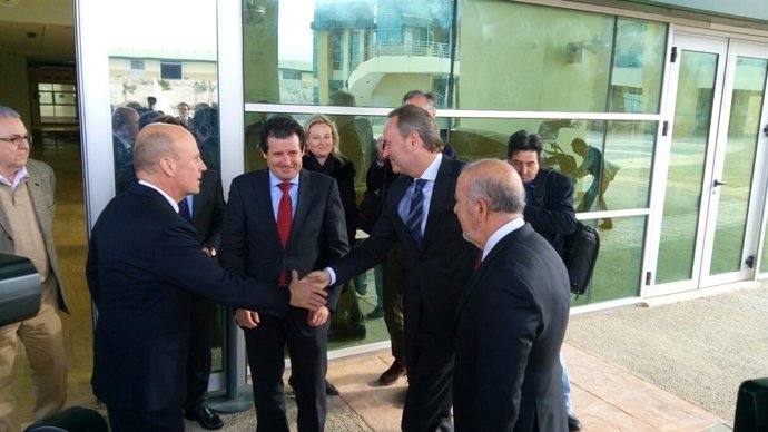 Fabra junto a  Valor, Ciscar y  Buch a la llegada a la Ciudad de la Luz