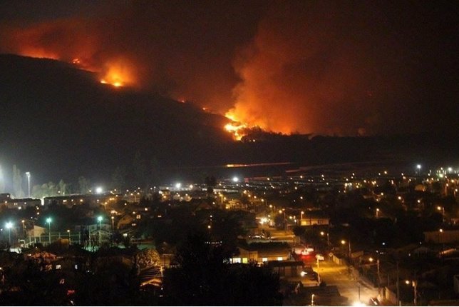 Incendio Chile corta Ruta de la Madera