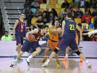 El Barcelona se abre paso a semifinales a base de triples
