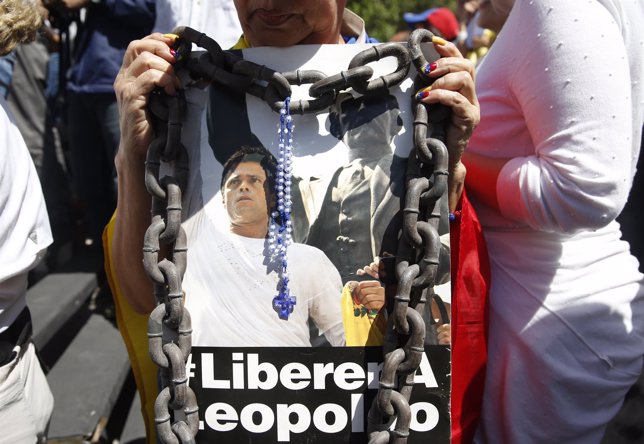 manifestación a favor de leopoldo lópez líder de la oposición en venezuela en la