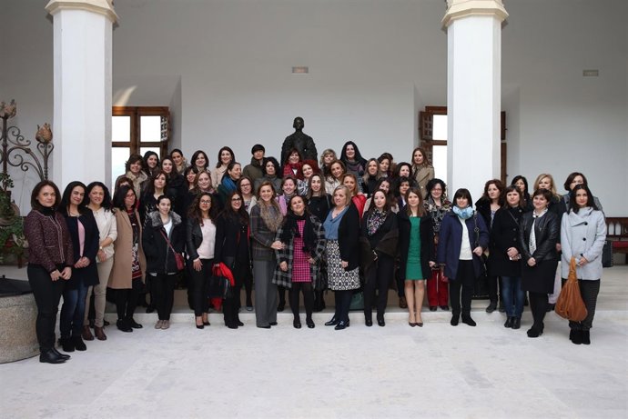 Cospedal con mujeres emprendedoras