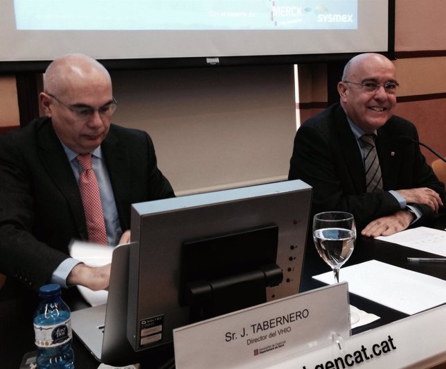 El director del VHIO, Josep Tabernero, y el conseller de Salud, Boi Ruiz