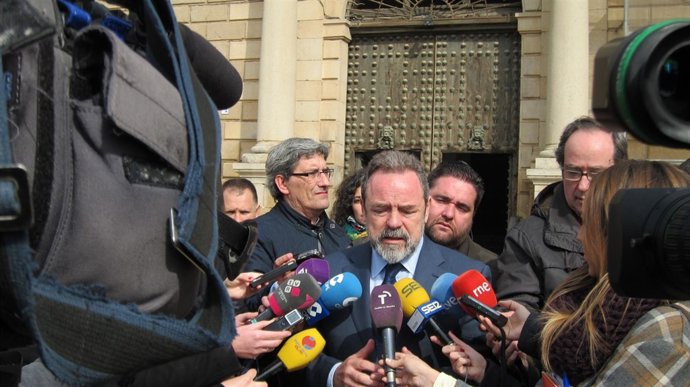 Labrador en rueda de prensa