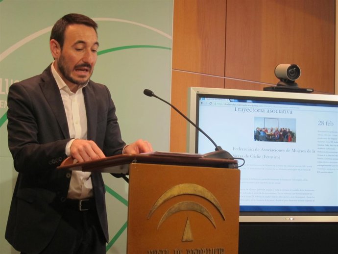 López Gil en rueda de prensa