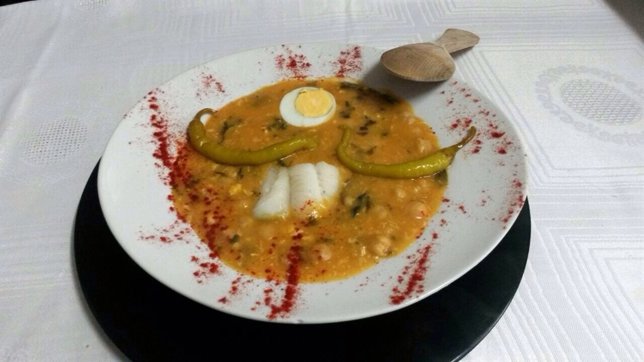 Potaje de Vigilia con bacalao y espinacas