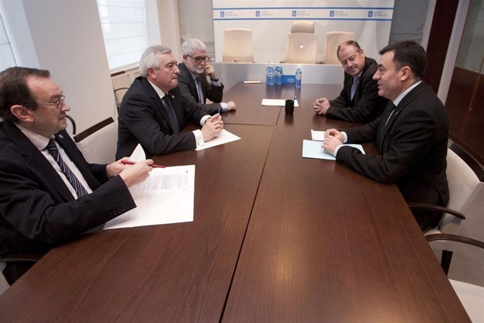 Román Rodríguez se reúne con los rectores gallegos