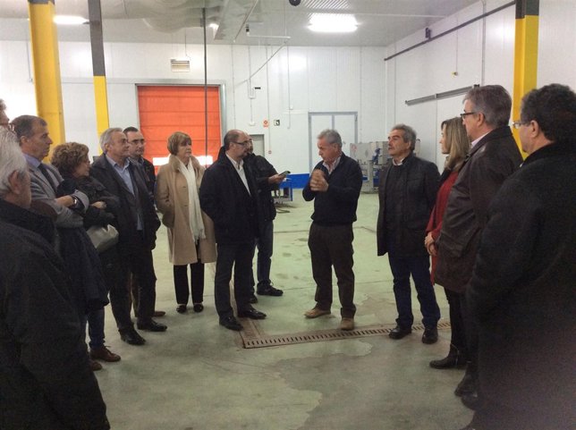 Lambán en su visita a la SAT Río Cinca