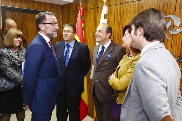 Reunión de Cardona con el embajador de EEUU