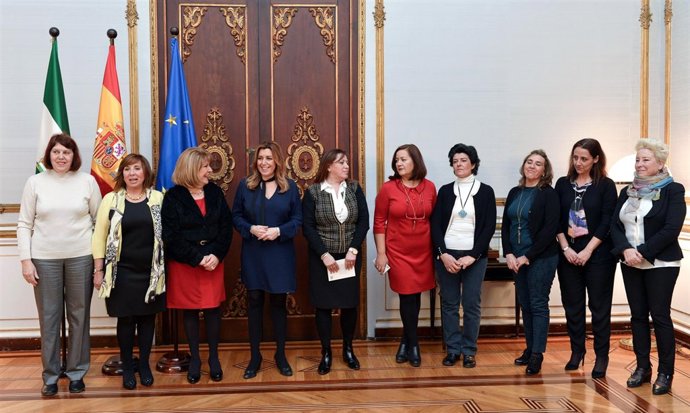 Susana Díaz recibe a la Confederación da Familiares de Enfermos de Alzheimer