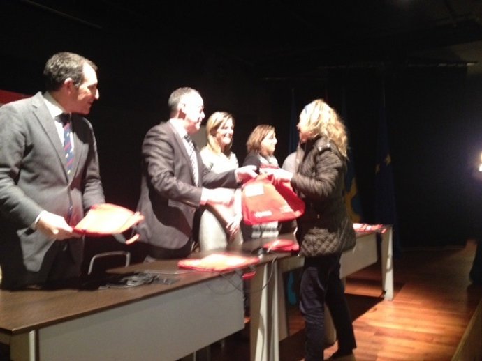 Entrega de vivienda en Lugones