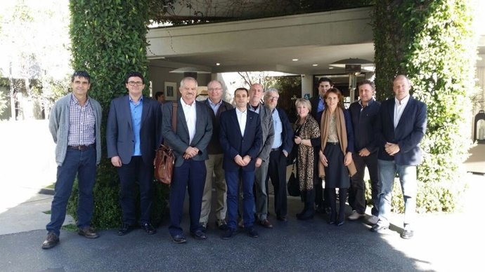Técnicos de la Generalitat, representantes municipales y ganaderos.