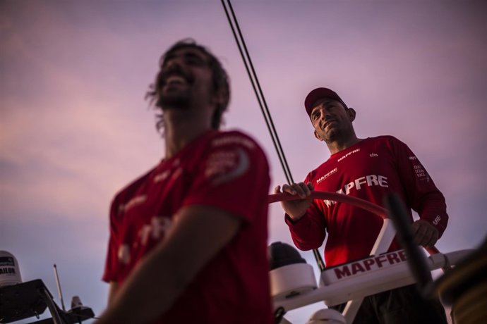 Willy Altadill y Xabi Fernández, a bordo del 'MAPFRE'