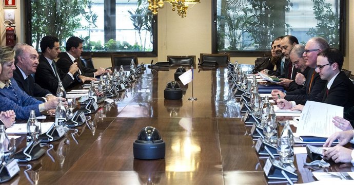 Reunión entre los empresarios españoles y Frans Timmermans