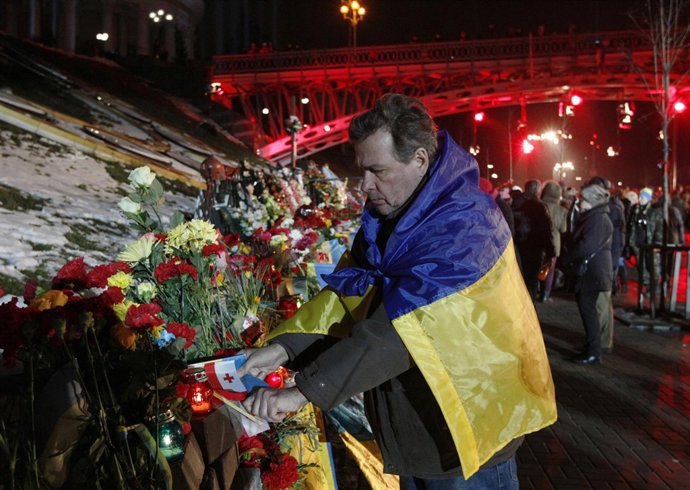 Recuerdo a los fallecidos en las protestas de la plaza Maidan (Kiev)