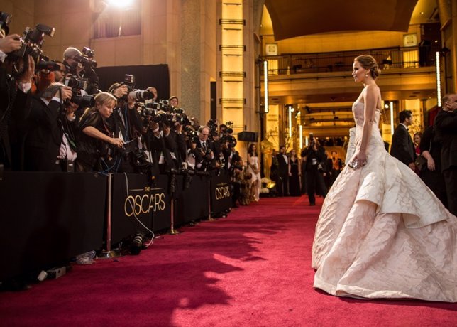 Actress Jennifer Lawrence arrives at the Oscars hel