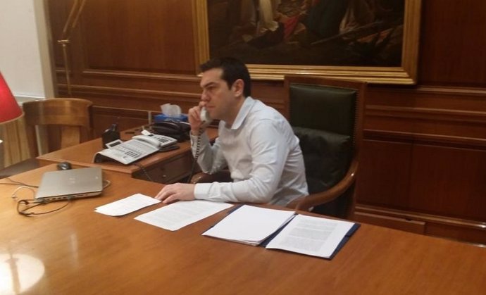 Alexis Tsipras habla por teléfono con François Hollande