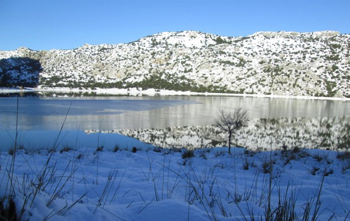 Embalse de Cúber nevado, nieve, 