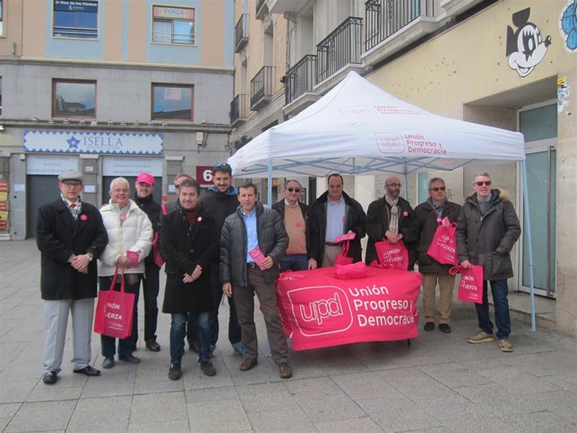 Carpa informativa de UPyD en la plaza de España.