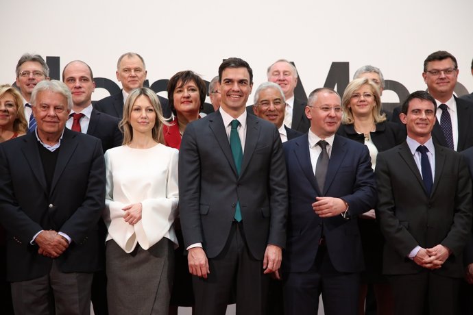 Foto de familia de socialistas europeos en la cumbre de Madrid