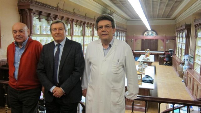 Miembrosde la Academia de Farmacia en el Hospital Nuestra Señora de Gracia