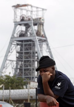 Trabajador de una mina de oro en Sudáfrica