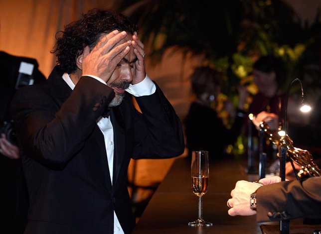 Alejandro González Iñárritu emocionado en los Oscar
