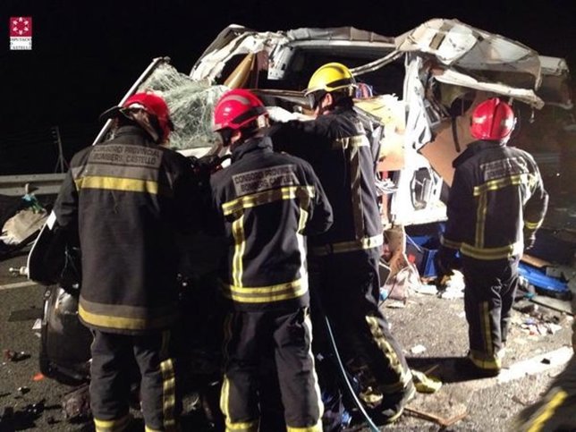 Accidente entre un camión y una furgoneta
