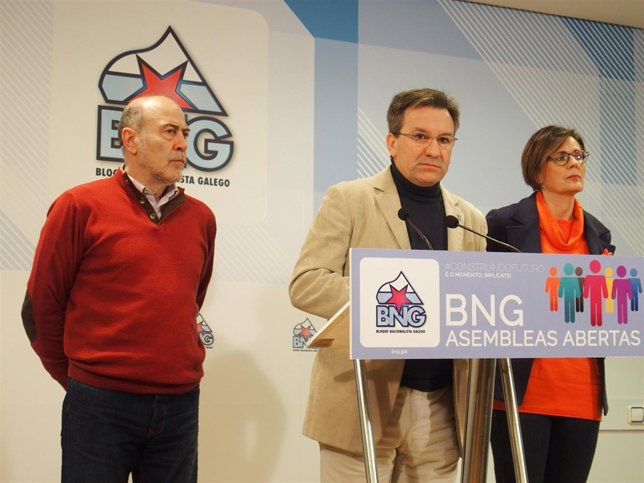 Xavier Vence (BNG)  con Carme Adán y Francisco García en rueda de prensa