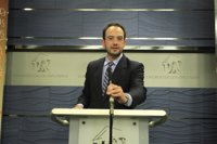 El PSOE cree que Monedero sigue "con todos los interrogantes en pie" tras su explicación "en diferido"