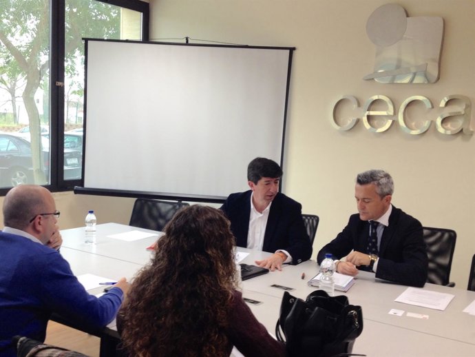 Juan Marín, candidato de Ciudadanos, reunido con la CECA