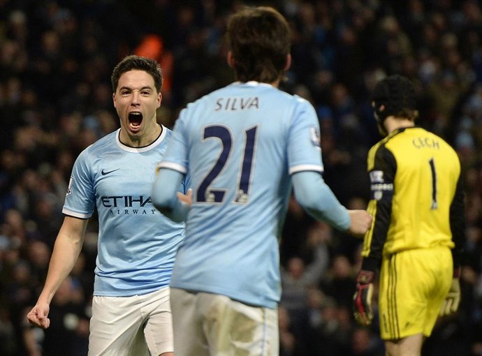 Nasri y Silva celebran un gol del City frente al Chelsea