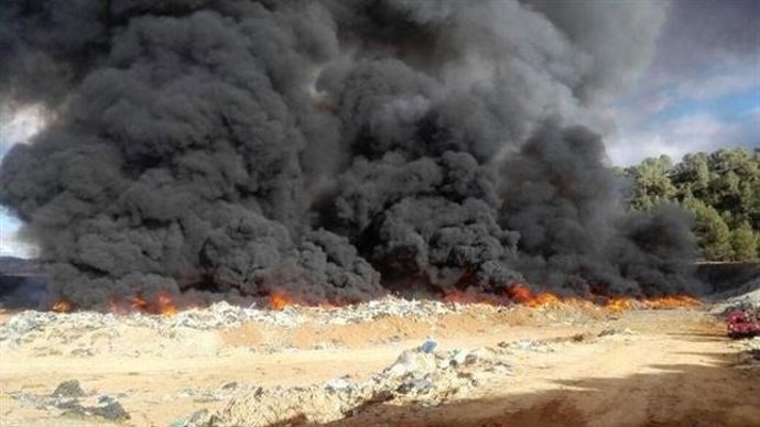 Foto de archivo del incendio en el vertedero de Pedralba
