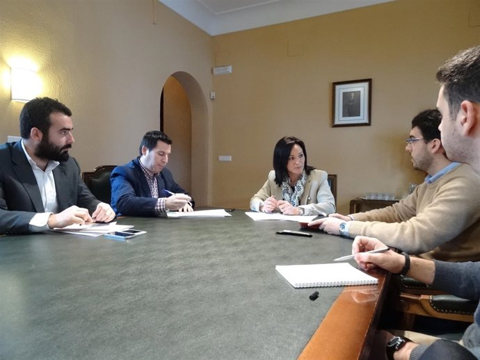 Rafaela Crespín con representantes de Consejo de Estudiantes