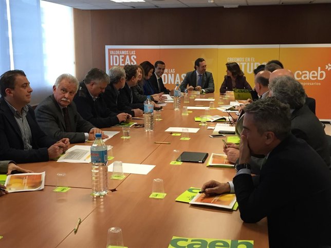 Bauzá con los representantes de la CAEB
