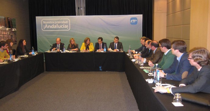 Encuentro de Fátima Báñez con jóvenes