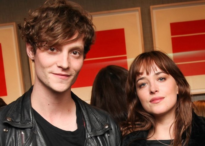 Dakota Johnson sufre el precio de la fama y se queda sin novio 