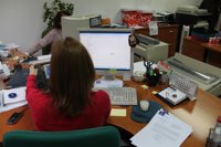 El salario medio en el sector público es un 36% más alto que en el privado, según el Banco de España