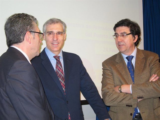 El conselleiro Francisco Conde en el Puerto de Vigo