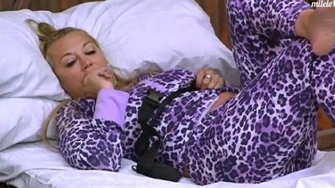 BELEN ESTEBAN PIJAMA CARNAVAL 2015