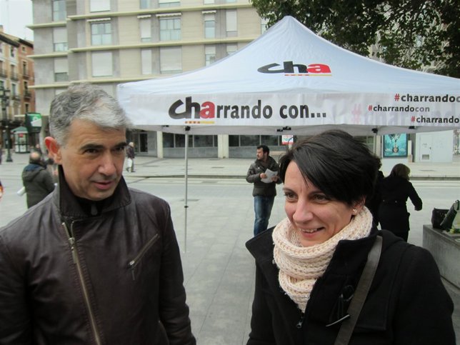 El portavoz de CHA, Juan Martín y la concejala Leticia Crespo