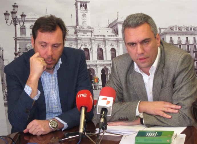 Óscar Puente y Javier Izquierdo, en rueda de prensa