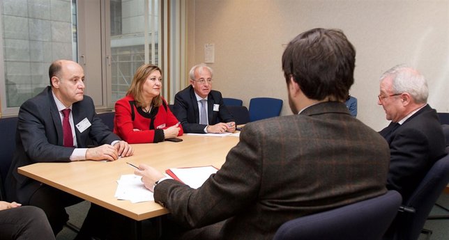 La consejera de Hacienda en la reunión con Valcarce