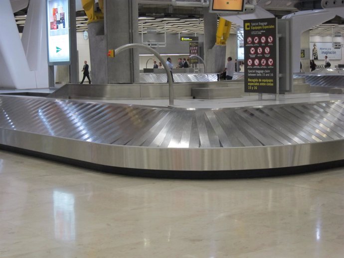 Cinta transportadora equipaje en aeropuerto