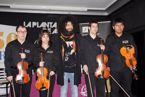 Ara Malikian junto con algunos músicos del Proyecto Alba